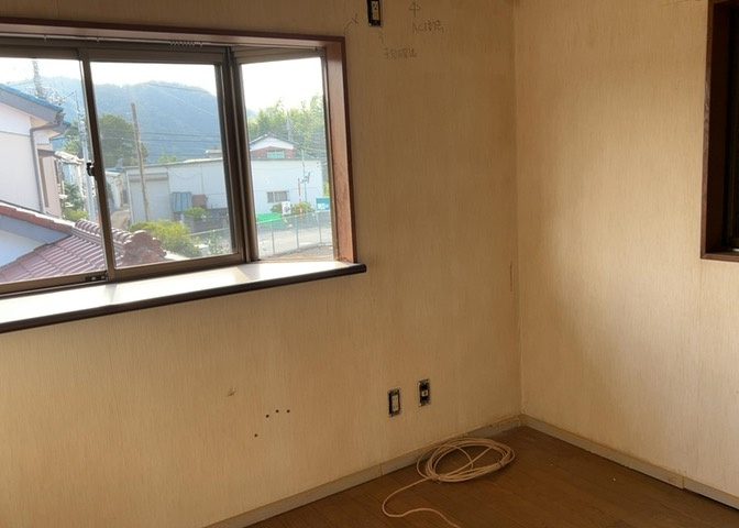 洋室のメリットは重い家具が置きやすく、身の回りが整理しやすいことです。　床がフローリングのため畳とは異なり凹みにくいです。　クローゼットなど収納が豊富で、普段使わない旅行カバンや服の整頓も簡単にです。