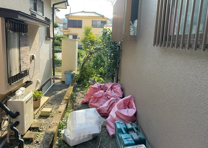 庭があることでガーデニングや家庭菜園はもちろん、こどもの遊び場やペットを放して遊ぶことができます。また、家の周囲に余裕があるということです。隣地との間があれば、十分な日当たりと、風通しが確保できます。