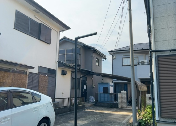 お持ちの車種によっては前面道路が広い方が便利でしょう。しかし、前面道路が広ければその分交通量が多くなるため、騒音などが気になる場合があります。実際に現地を見学し、周辺交通量や騒音などを確認しましょう！