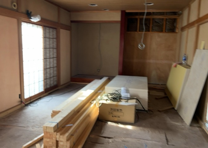 直線タイプはLとDKを一直線に並べた形で対面キッチンのタイプです。一般的なのでよく見かけるかもしれません。直線タイプに似た直接アイランドタイプは、キッチンとダイニングの間に壁がない分広く感じられます。
