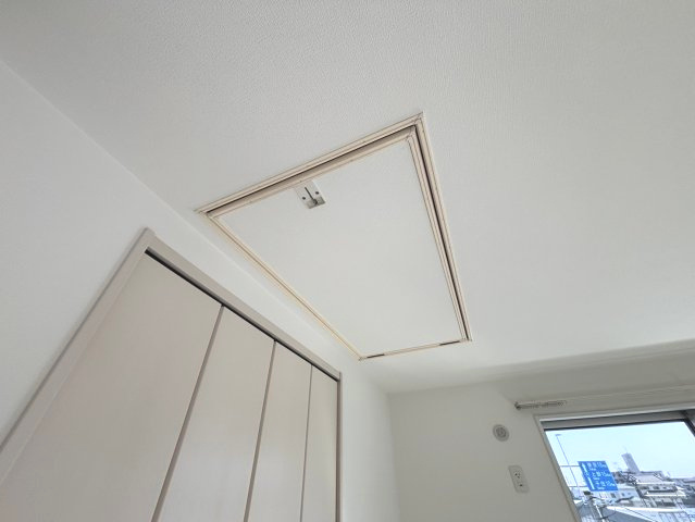 小屋裏収納付き