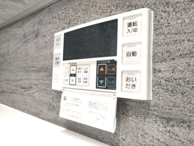 【給湯器】　生活に便利な設備が充実しています。