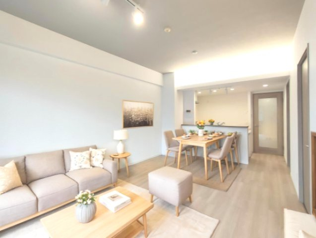 【LDK約14.4帖】　みんなで囲む食卓が自然と楽しくなる、開放的なダイニング空間。※家具・家電はCGイメージです。