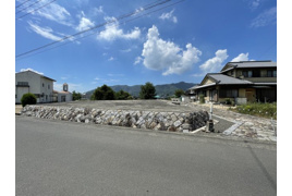  豊中町上高野 石積みのある土地の外観