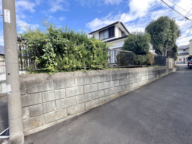南側道路面より外観写真。