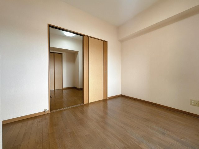 北西側洋室／6．1帖／バルコニー付き