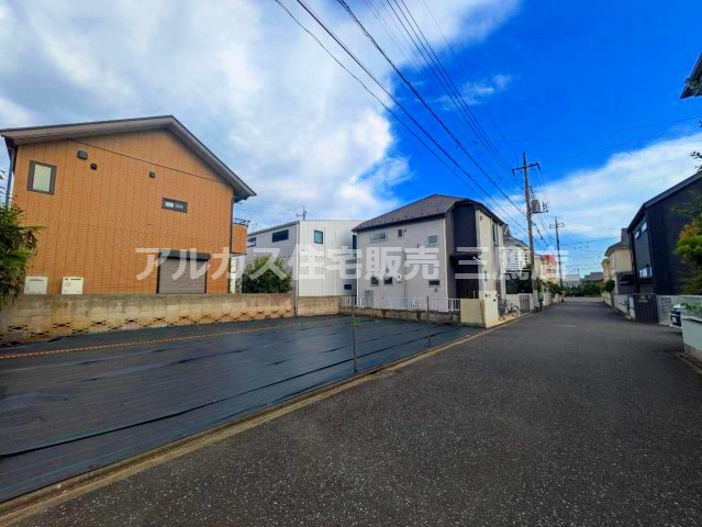 建築条件がなく、お好みのハウスメーカーで建築可能なゆとりある土地。