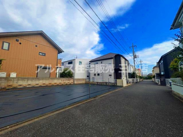 陽当たりや通風にも恵まれた、開放的なロケーションの売地。