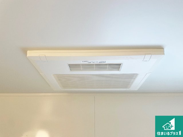四季を通して快適なバスライフをお手伝いする浴室暖房乾燥機！浴室の乾燥・暖房・涼風・換気はもちろん、24時間換気にも対応！