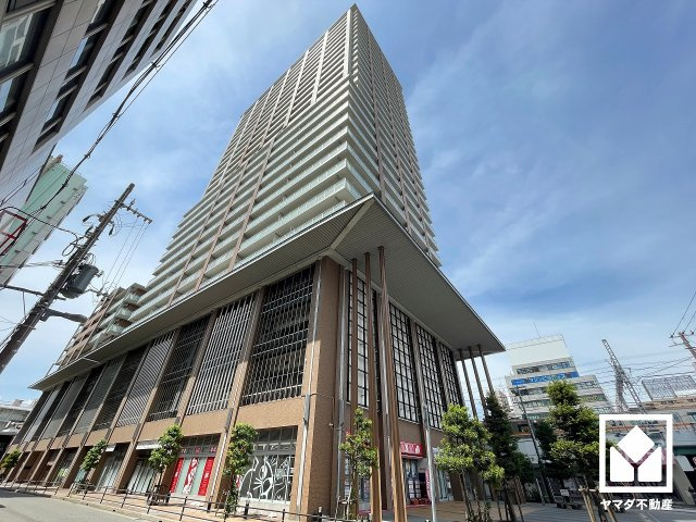 安心・安全な暮らしをサポートするオートロックシステムも備えています。TVモニター付きインターホン対応です。