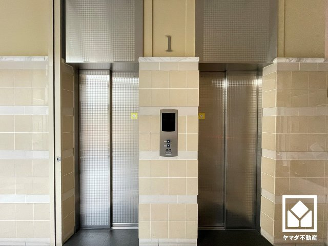 複数基のエレベーターを設置。ゆとりある共用設計で、快適な住まいへのアクセスをスムーズに。