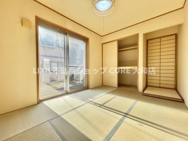 来客時や一息つきたいときなどに利用できる用途多様な空間の和室がございます。