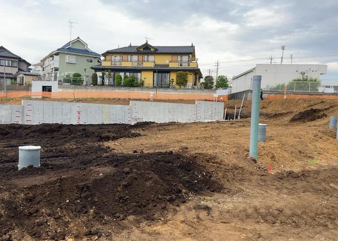 土地の形が極端に長細かったり、狭小地、あるいは道路との高低差がある傾斜地だった場合、後々売ろうとしても買い手がつかない場合もあります。後々、売却することになった時に価値の下がらない土地を選びましょう。