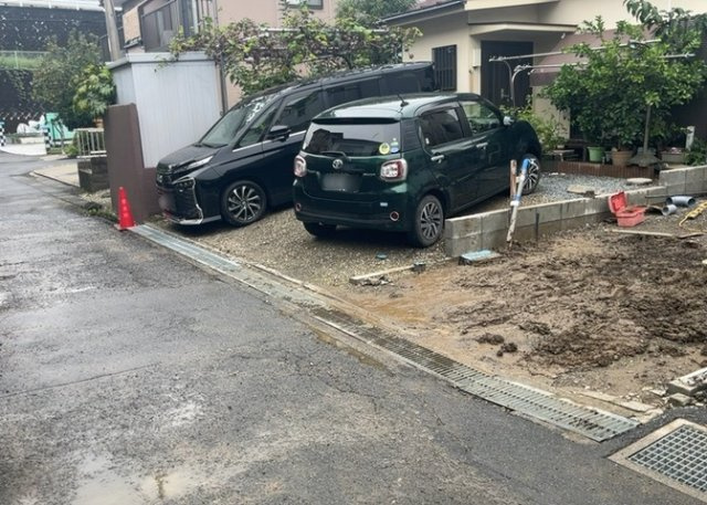 お持ちの車種によっては前面道路が広い方が便利でしょう。しかし、前面道路が広ければその分交通量が多くなるため、騒音などが気になる場合があります。実際に現地を見学し、周辺交通量や騒音などを確認しましょう！