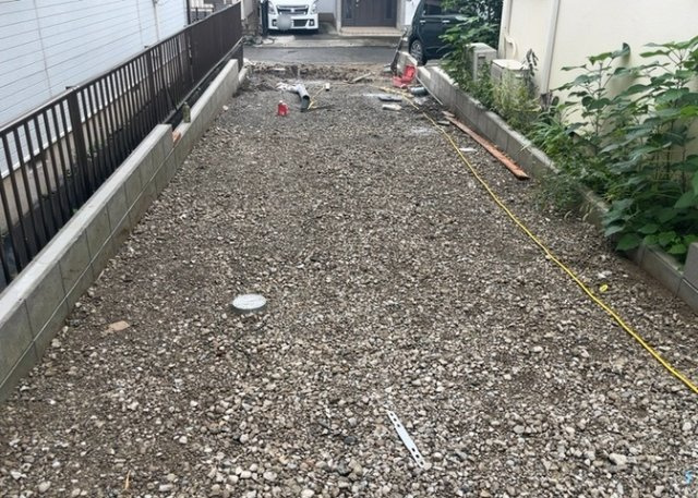 駐車場と明記されていても、最小スペースでつくられた駐車場だと大型車は駐車できなかったり、出入りしにくくなったりする可能性があります。お車のサイズと購入したい物件の駐車場のサイズを現地で確認しましょう。