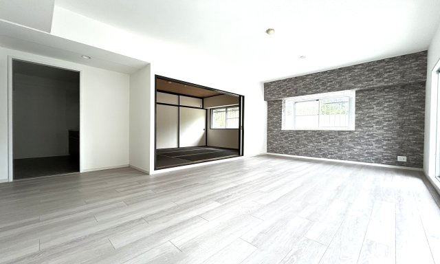 来客の際には、LDKと和室の間の扉を開けることで、開放感あふれる空間に！