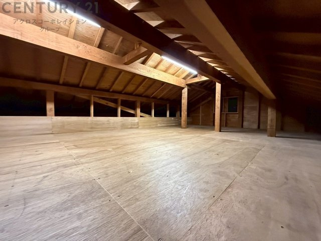 屋根裏収納