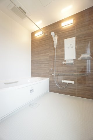 1620のユニットバス交換済みです！家族でも入れるほど広々しています！