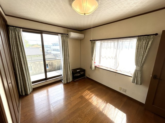 陽光差し込む洋室で心地よい毎日を。