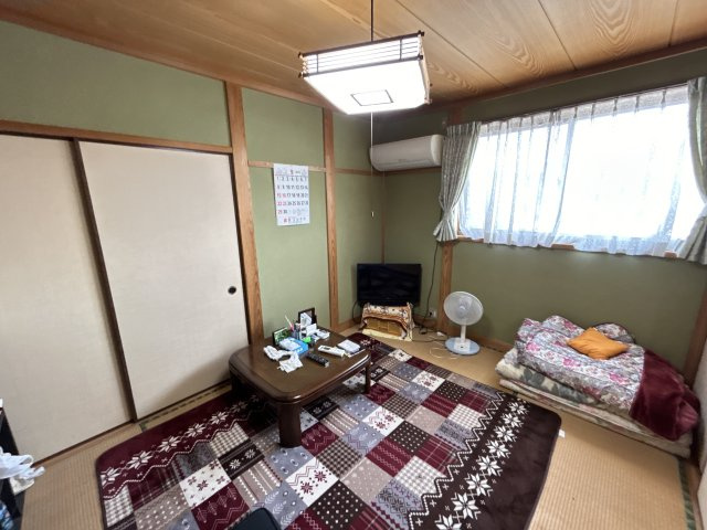 部屋数はもとより、各部屋十分な収納を完備しているお家です♪物量が多いご家庭でも安心です。