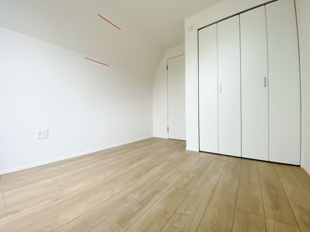3階5帖洋室　2面開口の明るく快適な洋室です(1号棟)