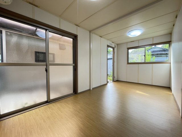 広さを活かせる倉庫で、収納から作業場まで幅広い使い方ができます。