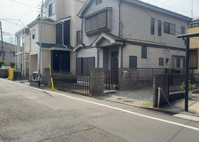 お持ちの車種によっては前面道路が広い方が便利でしょう。しかし、前面道路が広ければその分交通量が多くなるため、騒音などが気になる場合があります。実際に現地を見学し、周辺交通量や騒音などを確認しましょう！