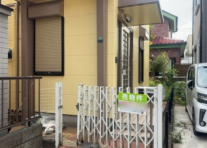 敷地内に散水栓や立水栓があると便利です。水道水を直接利用できるため、水を運ぶ手間を省くことが出来ます。大量の水を必要とする洗車作業や清掃などに役立ちます。その他設備とあわせて、現地でご確認ください。