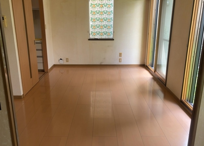 L型アイランドタイプは、キッチンからダイニングにもリビングにも目が行き届くので、とても使いやすい配置です。L字型独立タイプは、キッチンを独立させてるためLDKというよりもLDといった様なイメージです。