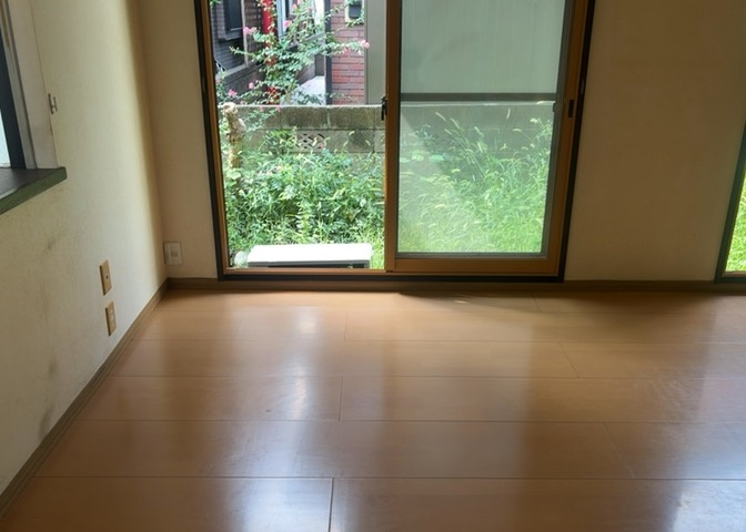 ダイニングは、食事や家族の団らんスペースとしてだけではなく、ほかの用途としても使用することができます。ダイニングテーブルを置き、食事のためのスペースを作ることでリビングとの差別化を図ることができます。