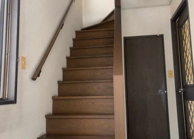 限られた敷地面積の場合、収納スペースを狭くして居室スペースを広く取ろうとすると、収納スペースがなくて困ることがあります。見学の際に各部屋に収納スペースがあるか、収納を置く場所はあるのか確認しましょう。