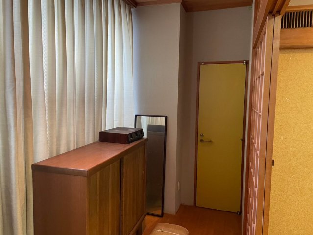 奥は収納になってます。