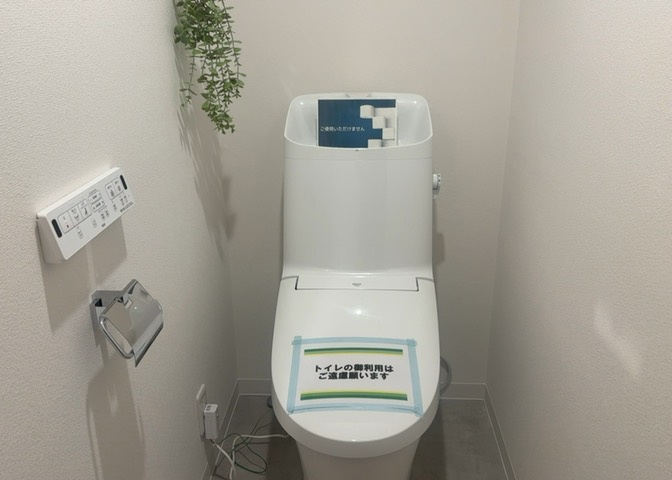 トイレは大きさや形、機能、抗菌性などが異なる多種多彩なタイプが各メーカーから出ています。それぞれに良さがあるため、事前にどういったタイプのトイレがいいのかをご家庭内で決めて、内見に行くといいでしょう。