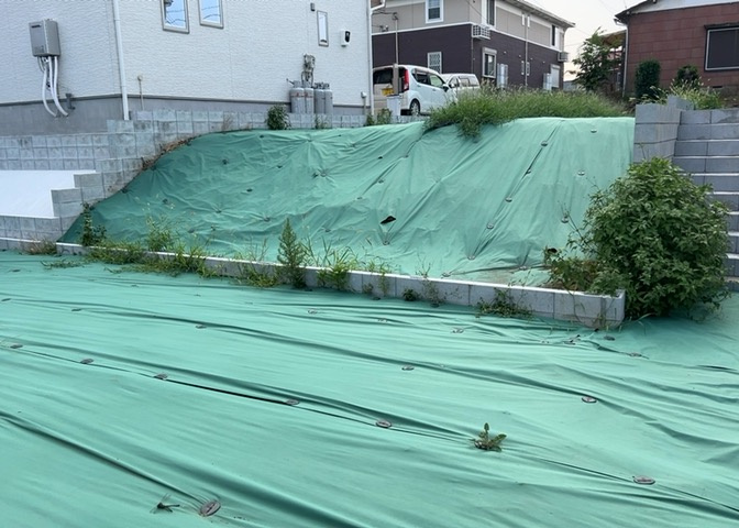 土地を買う際、住む地域の自治体や福祉の補助制度にも注目してみましょう。子供や老人の医療補助やゴミ出しのルールなど、自治体によってルールに大きな違いがあるため、暮らしやすい土地で判断するとよいでしょう。