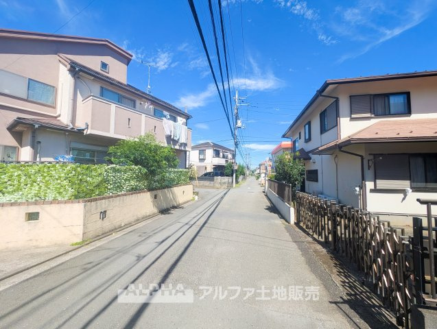 【Exterior】◆陽当たり良好◆南東側約5.07m公道に面した戸建住宅。明るい陽光を取り込みやすく、心地よい住環境が広がります。