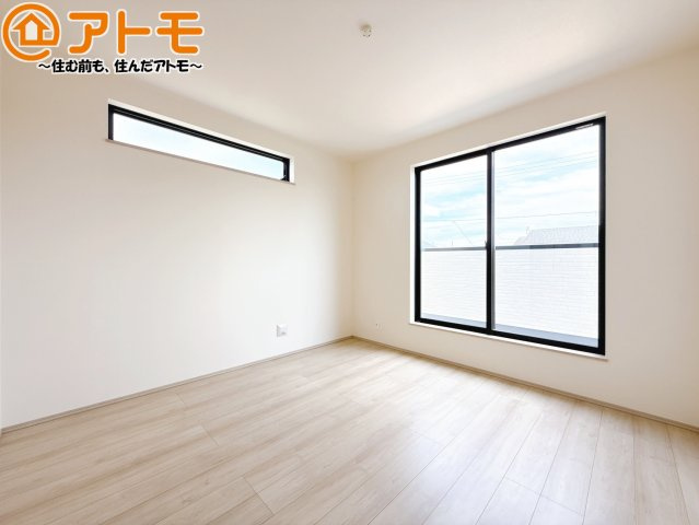 バルコニーに面したお部屋なので、布団などの大きなものも楽々干せます♪