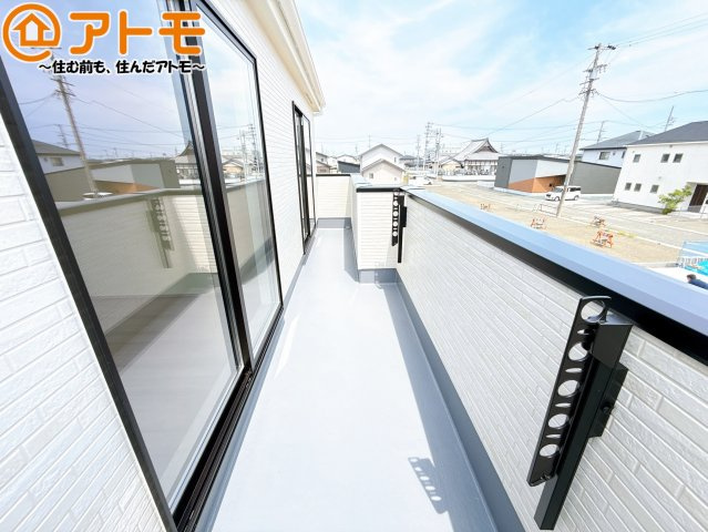 陽当りの良いバルコニーはお洗濯物はもちろんお布団もふかふかになります♪