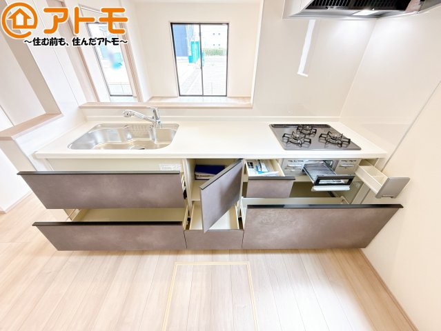 大容量システムキッチン♪お料理スペースやシンク広々！毎日の家事をしっかりサポート♪