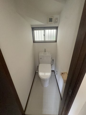 落ち着いたトイレです。トイレ交換済