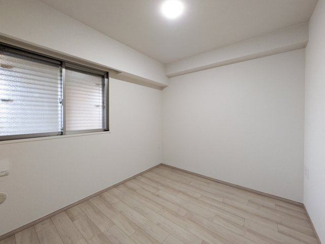 約5帖の納戸　コンセントや収納等もございますのでお部屋としても使用可能です。