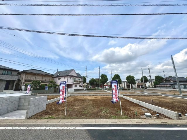 全10区画　　間取り・外観・設備まで自由にプランニング可能。暮らし方に合わせた住まいをご提案できます。花田小学校まで徒歩約4分(270ｍ)、毎日の通学がしやすい住環境です。