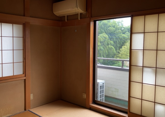 寝室でゆっくりと過ごすためにはベッド周りの適度な空間を担保することや窓の位置、照明の明るさ、寝室の広さなどを考える必要があります。自身や家族の構成とライフスタイルに併せて寝室にする部屋を選びましょう！