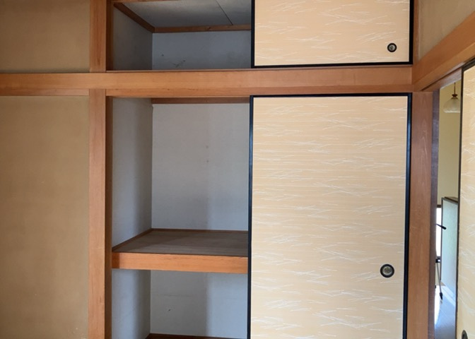 デザイン性を重視しすぎて収納が少なかった！なんてことにならないため、事前に現地で収納の数を確認しておくことをお勧めします。クローゼット以外にも床下収納や屋根裏収納、パントリーなどもチェックしましょう。