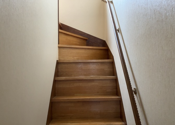 限られた敷地面積の場合、収納スペースを狭くして居室スペースを広く取ろうとすると、収納スペースがなくて困ることがあります。見学の際に各部屋に収納スペースがあるか、収納を置く場所はあるのか確認しましょう。