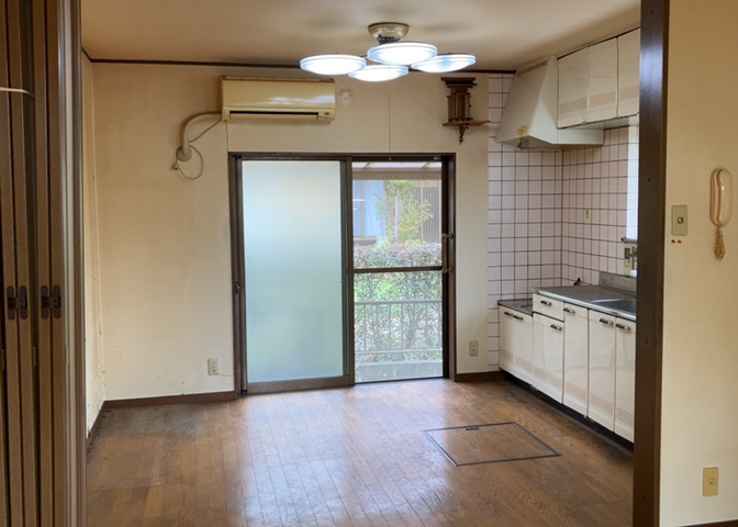 リビングの間取りの種類は大きくわけてリビングとダイニングが別になっているタイプ、リビングダイニング一体型です。どちらも一長一短ですので、家を選ぶ時はその両面をチェックして決めるようにしましょう。