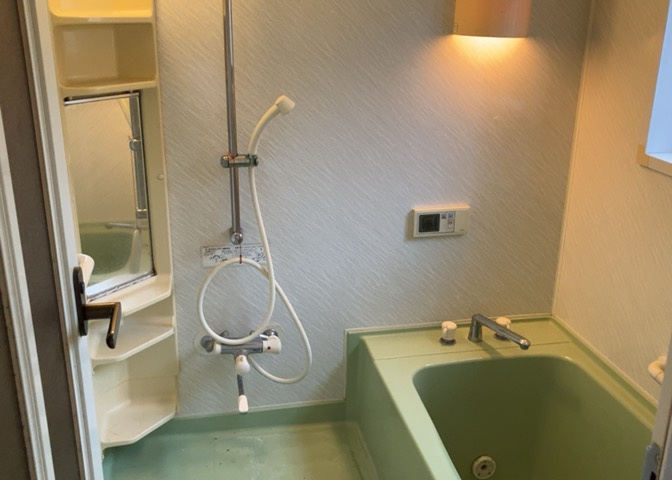 入浴時の快適さも大事なことですが、綺麗な状態を維持できなければ気持ちよく入浴できません。毎日の掃除が楽という点は大事なポイントになります！カビが生えにくく掃除がしやすい、壁や浴槽を選ぶといいでしょう。