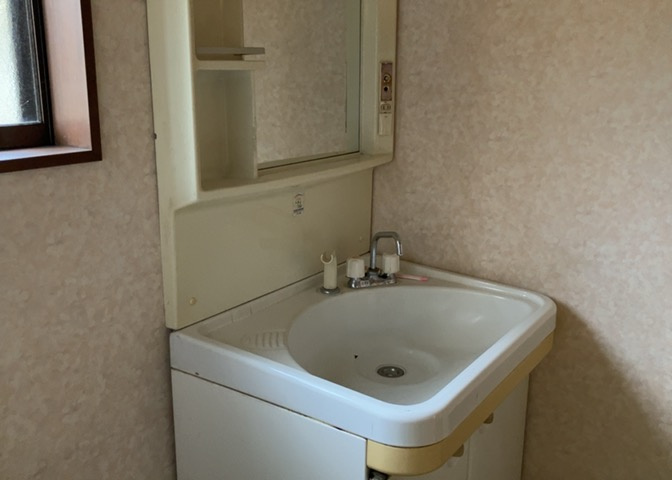 洗面化粧台では顔を洗ったり、身だしなみを整えることが本来の使い方ですが、用途によっては洗面化粧台に求められる機能が違ってくるため、ご自身や家族のライフスタイルに合ったものを選ぶことをおすすめ致します。