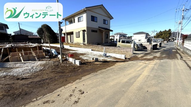 前面道路は交通量が少なく子供の通学にも安心の道路です♪ぜひ現地でご体感ください！