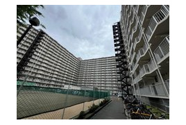 八戸ノ里ニュースカイハイツの外観