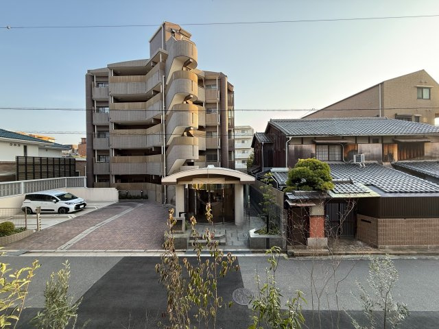 【物件からの眺望】周りに高い建物が少なく、都心へのアクセスも良好◎